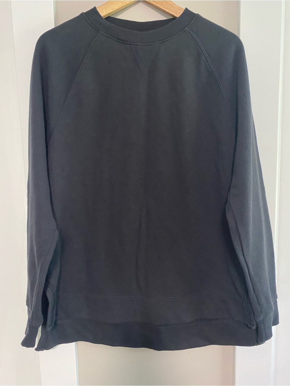 Universal Thread women’s Black Crewneck Sweatshirt